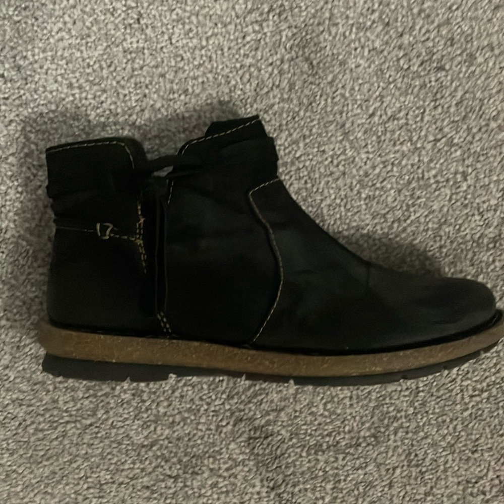 Born ankle boots
